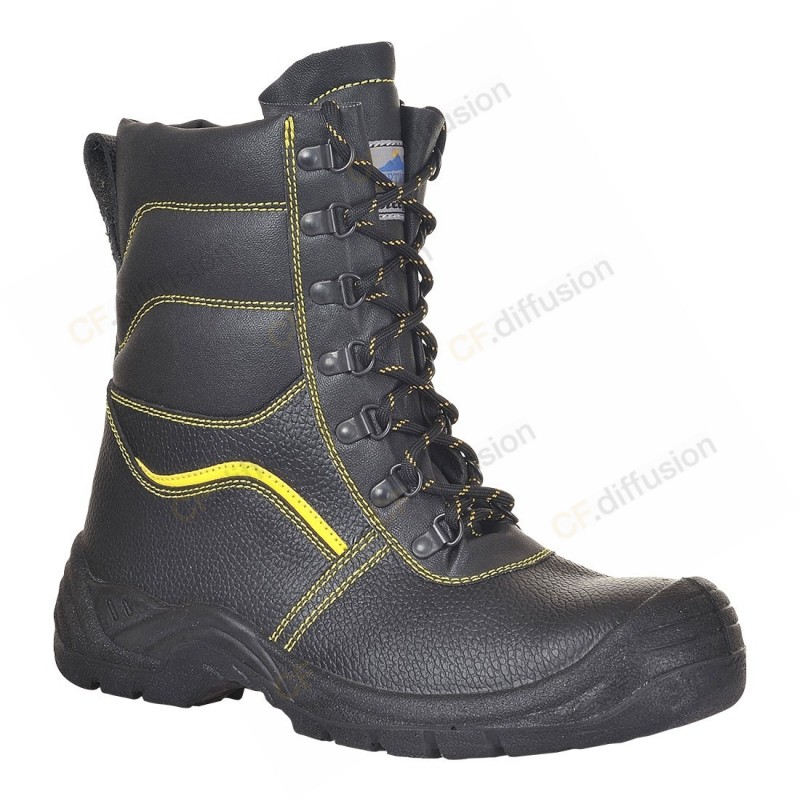 Chaussures de sécurité haute fourrées anti-froid S3 CI SRC PORTWEST FW05 Noir. Vu de profil