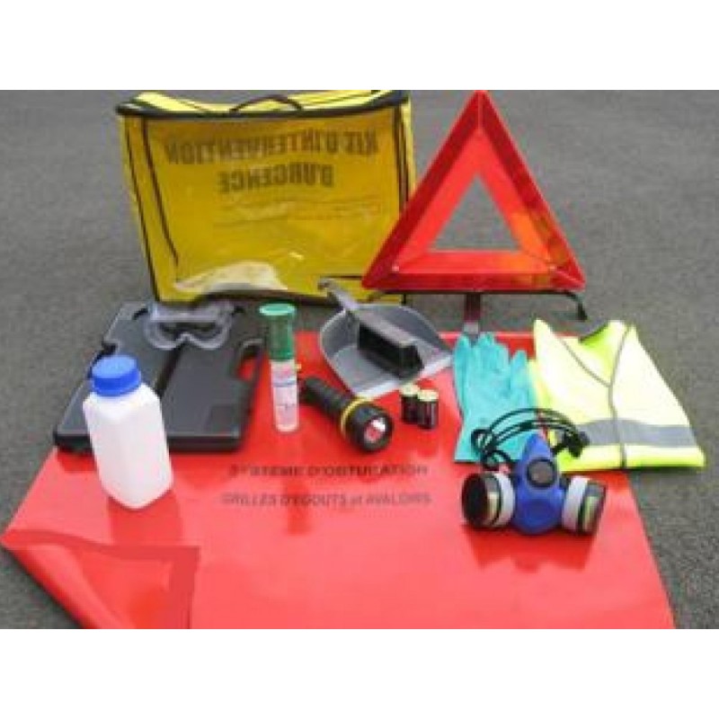 Kit ADR avec sacoche en nylon, équipements contre les matières dangereuses. vu de face