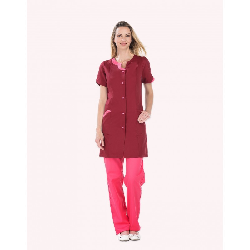 Blouse de travail femme manches courtes REMI Clara Bordeaux/Fuchsia. Vu de face